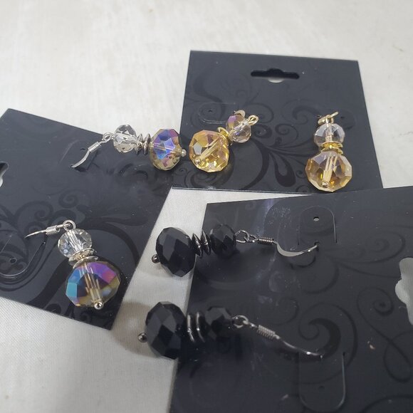 Inter-American set features three pairs of elegant dangle earrings - Picture 13 of 14